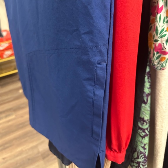 Carhartt scrub v neck tee men’s navy blue - Picture 9 of 9